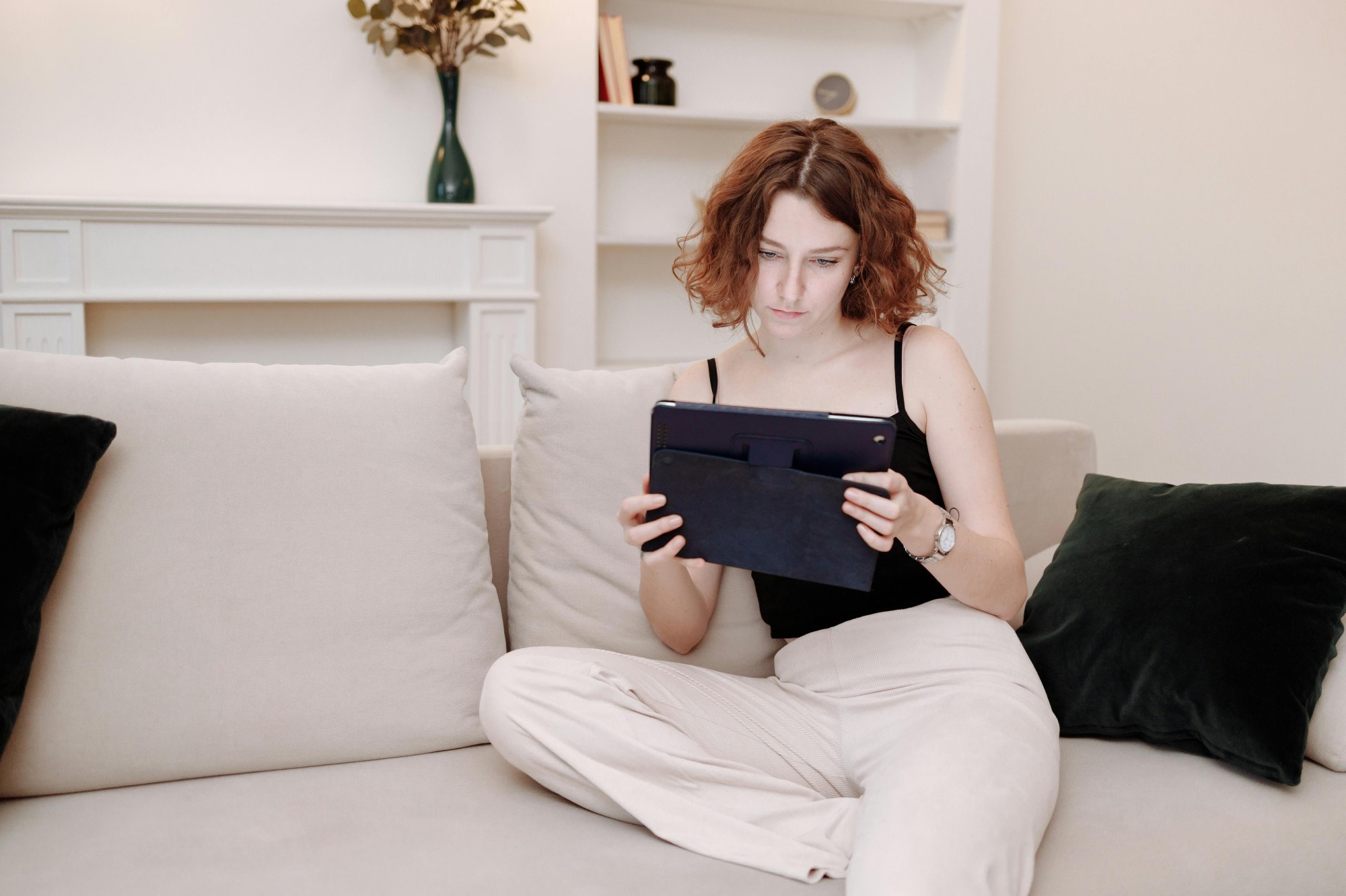 girl-on-tablet